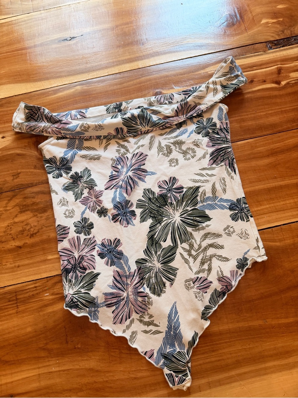 Free People Bodysuit, Cream Floral, Tropical Vacation!! size Medium 💜💚🩵